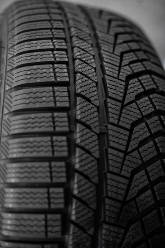 фото протектора и шины Ice Blazer Alpine EVO Шина Sailun Ice Blazer Alpine Evo 1 235/65 R17 108H